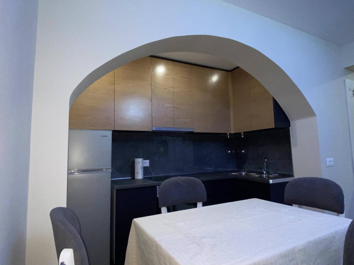 Komatas Modern Apartments In Bllok Area تيرانا المظهر الخارجي الصورة